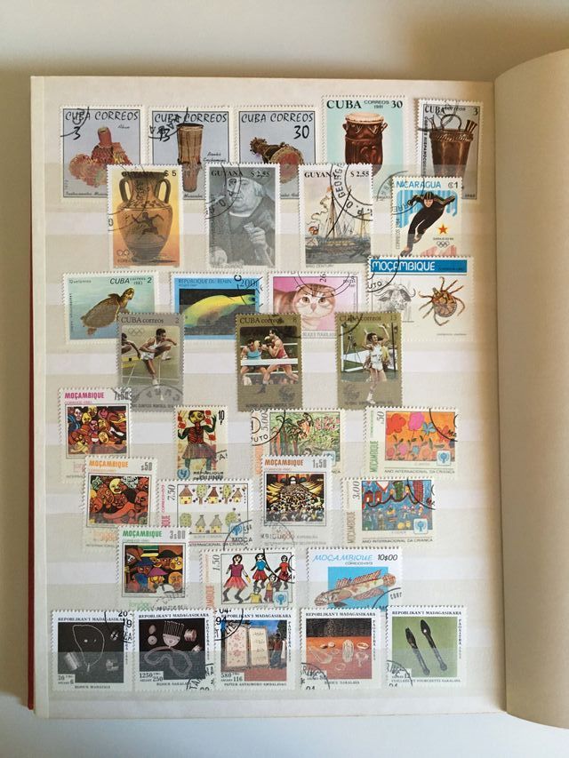 Classificatore con vari timbri tematici.