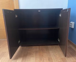 Conjunto mesa, ala y 1 mueble de almacenaje.