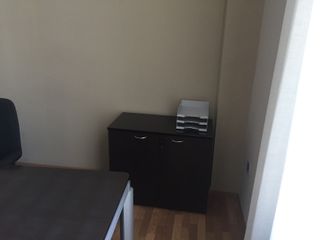 Conjunto mesa, ala y 1 mueble de almacenaje.