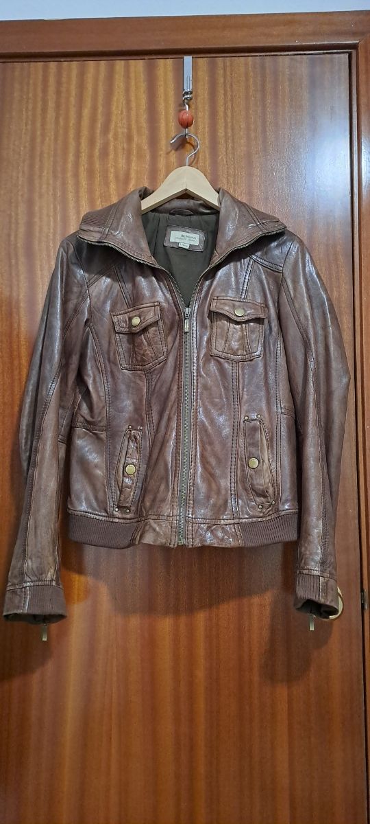 Cazadora de cuero mujer