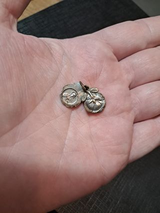 Colgante de plata en forma de rosa