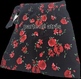 Falda negra estampado rosas rojas. Minifalda