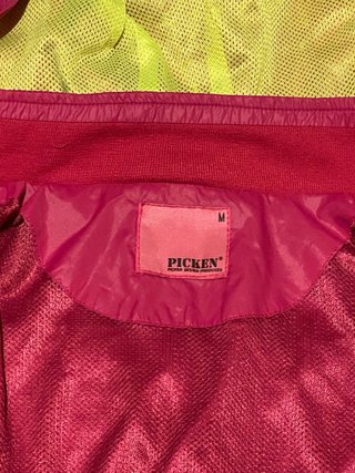 Chaqueta rosa cortavientos