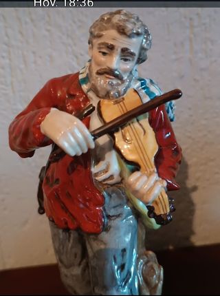 Figura cerámica violinista
