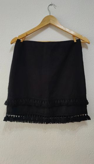 Falda negra flecos 