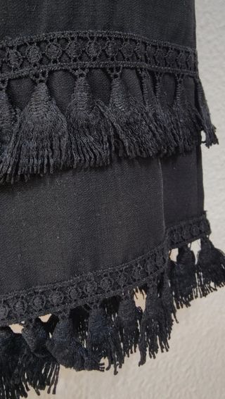 Falda negra flecos 