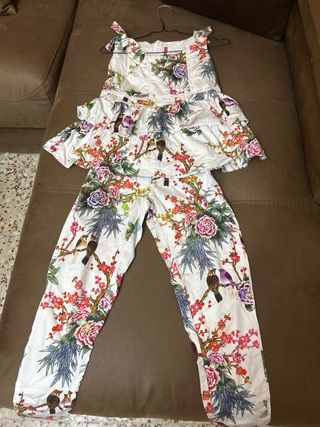 Pantalon con su blusa 