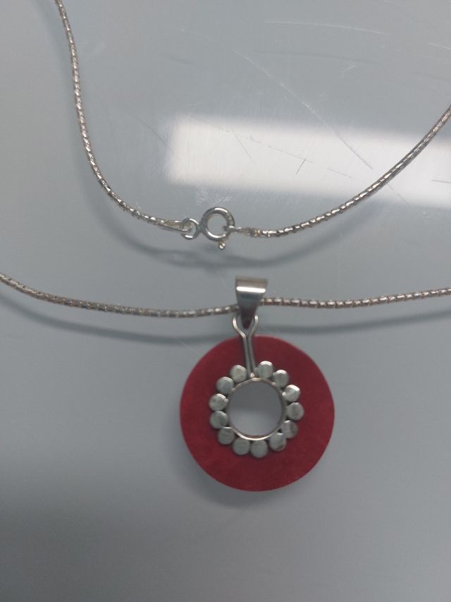Collar plata con colgante de coral rojo