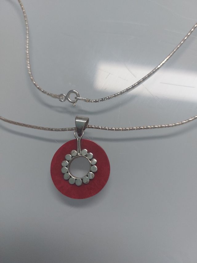 Collar plata con colgante de coral rojo