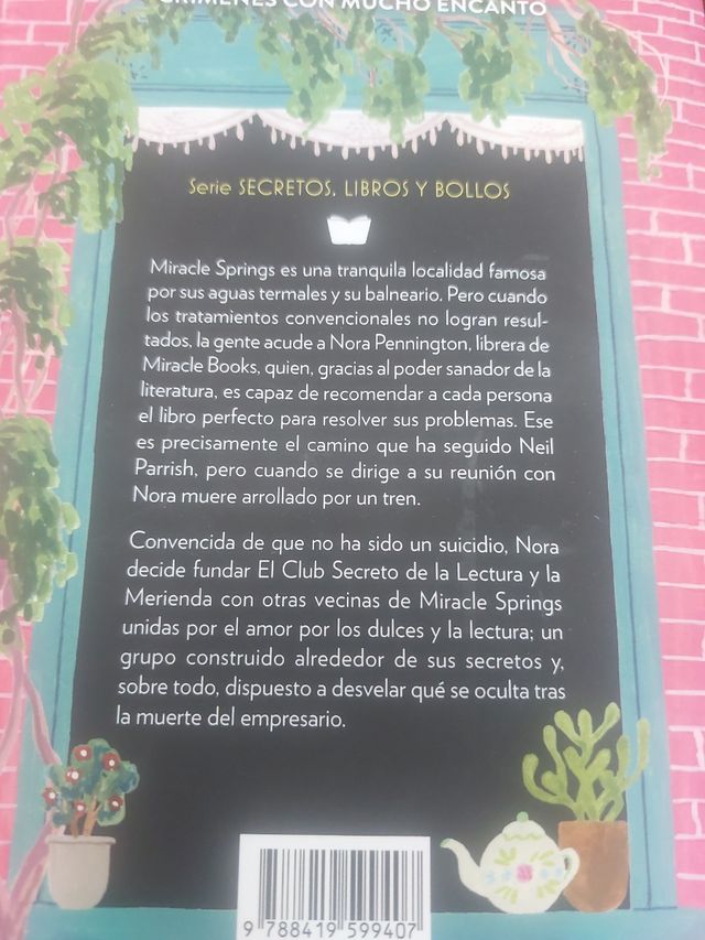 Misterio en el club de lectura (Cozy Mystery)