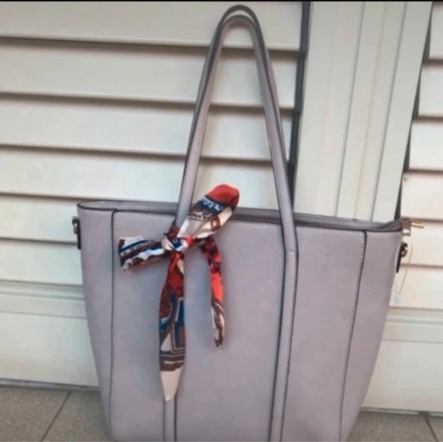 Borsa lilla a spalle /tracolla