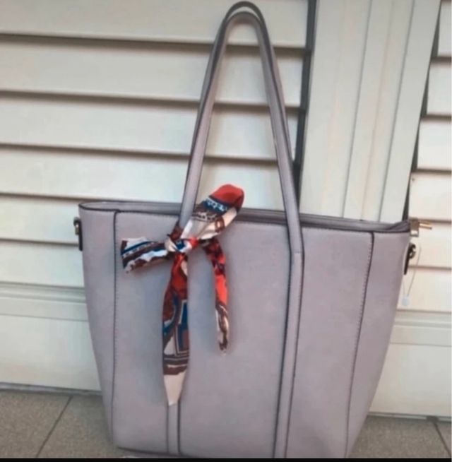 Borsa lilla a spalle /tracolla