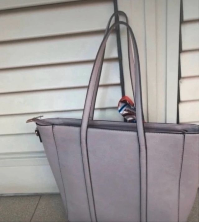 Borsa lilla a spalle /tracolla