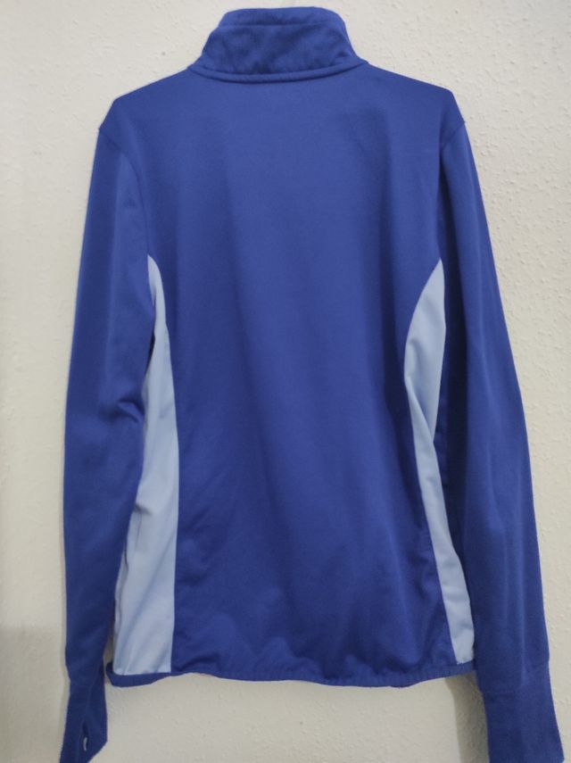 Cazadora deportiva.