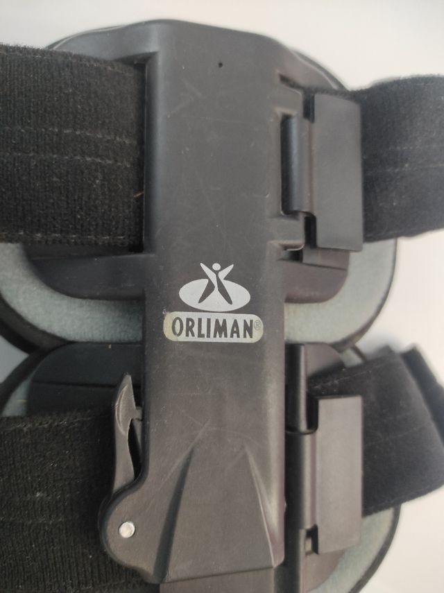 Rodillera ortopédica articulada