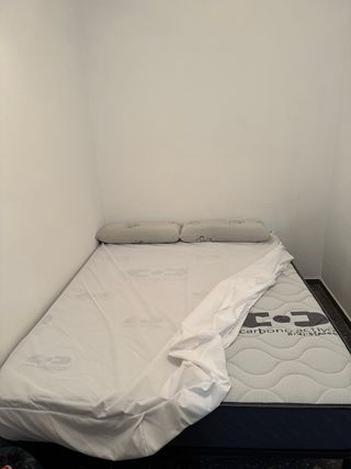 Sommier 150x200, colchón y almohadas 