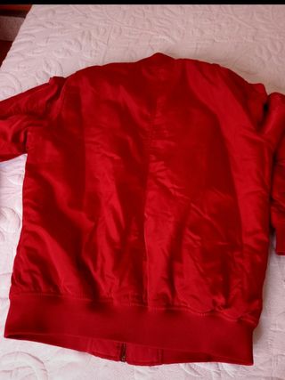 Bomber roja talla M de pull&bear
