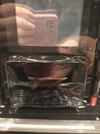 Maletín maquillaje con productos. Sin abrir