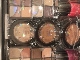 Maletín maquillaje con productos. Sin abrir