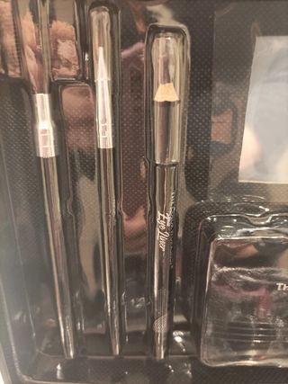 Maletín maquillaje con productos. Sin abrir