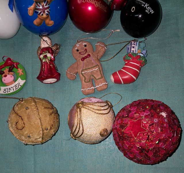 11 BOLAS NAVIDAD DISTINTAS, CERÁMICA, CRISTAL  ..