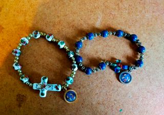 2 pulseras religiosas cruz Santa