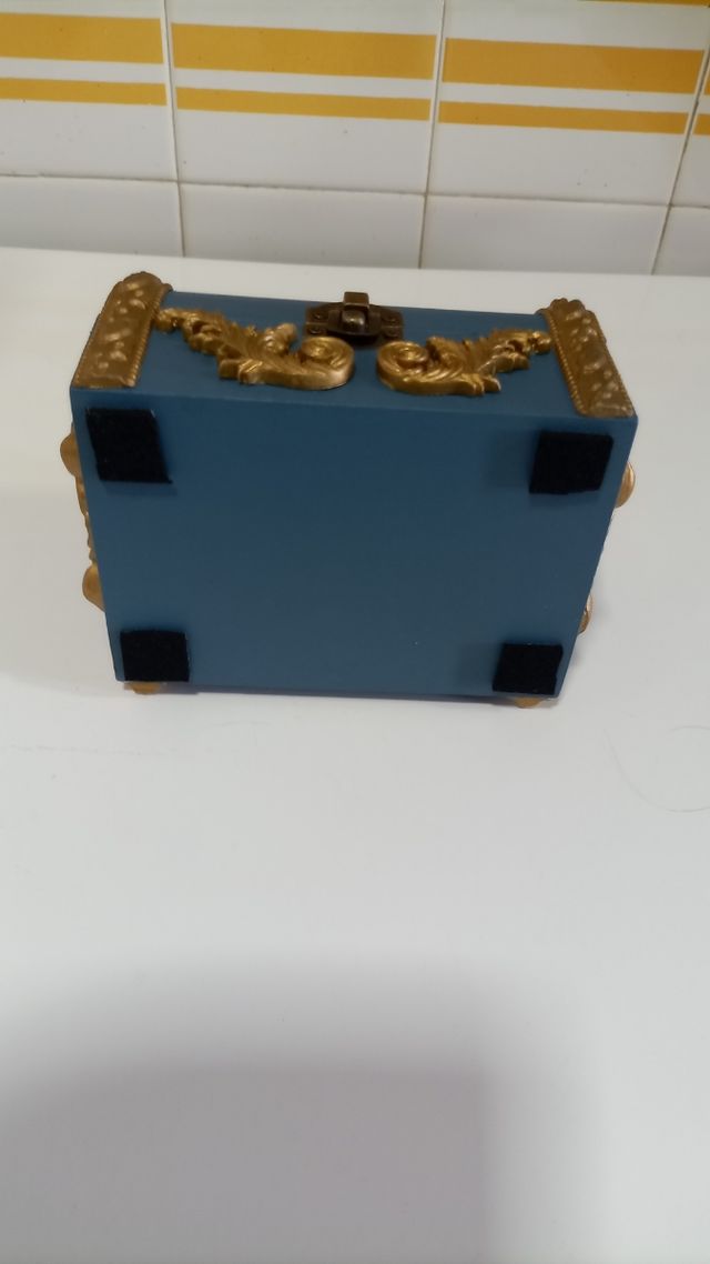 Baú em madeira decorado