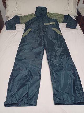 Traje de agua impermeable,  sin estrenar