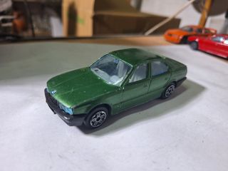 Coches a escala