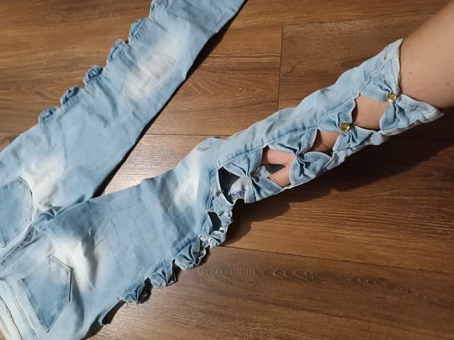 Pantalón con abertura lateral