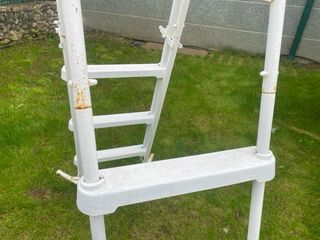 Escalera de seguridad para piscina