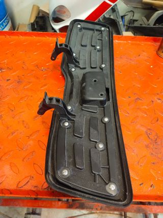 Tapa guantera Burgman 125/200