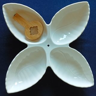 Piatto serviaperitivo a quattro scomparti