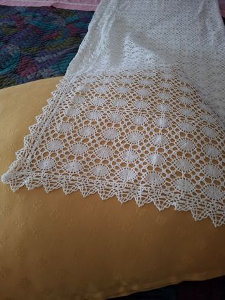 Copriletto in cotone ricamato vintage