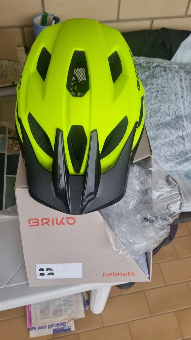 Casco bici briko  akan giallo tg m