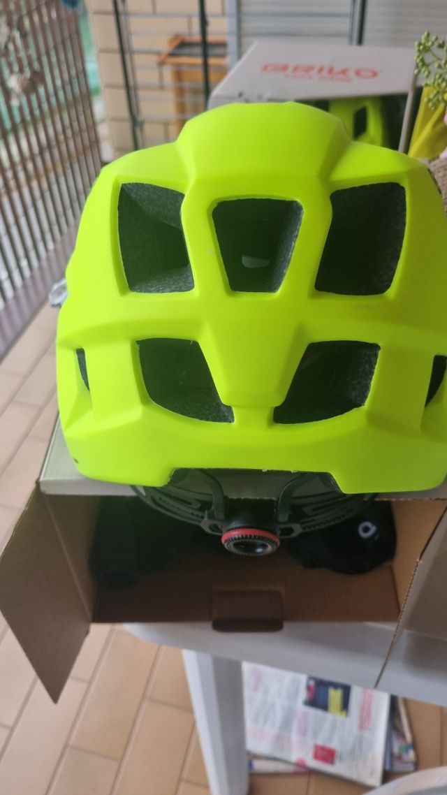 Casco bici briko  akan giallo tg m