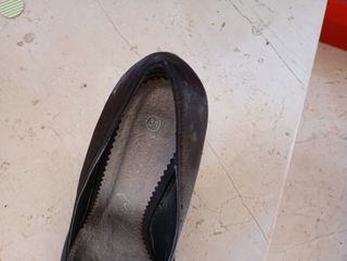 Scarpa décolleté con tacco 