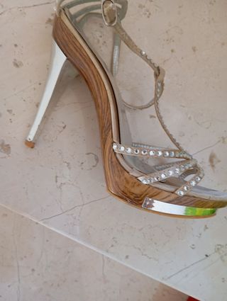 Scarpe estive con tacco alto 