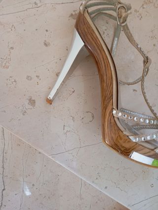 Scarpe estive con tacco alto 