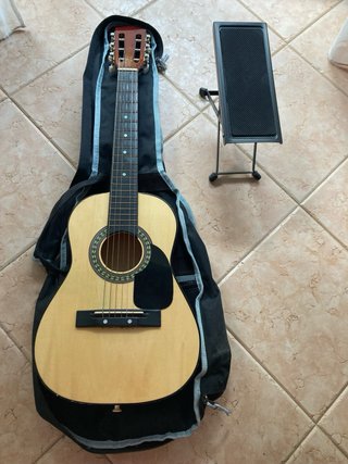 Chitarra classica junior + poggia piede e custodia