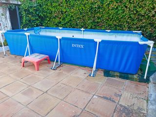 Piscina con depuradora