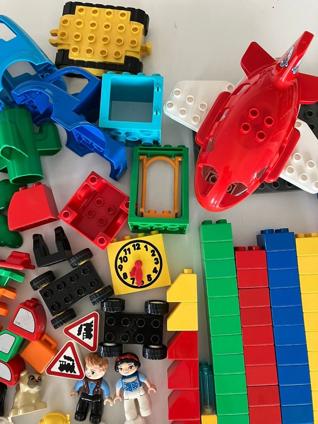 Piezas y muñecos Lego Duplo