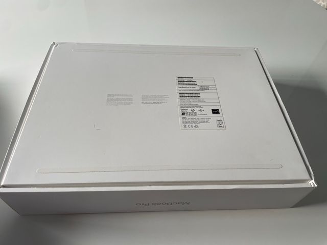 Caja MacBook Pro M1