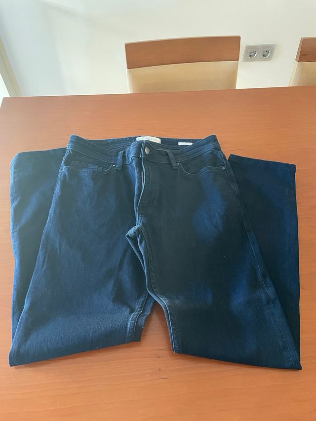 Pantalon vaquero Mango