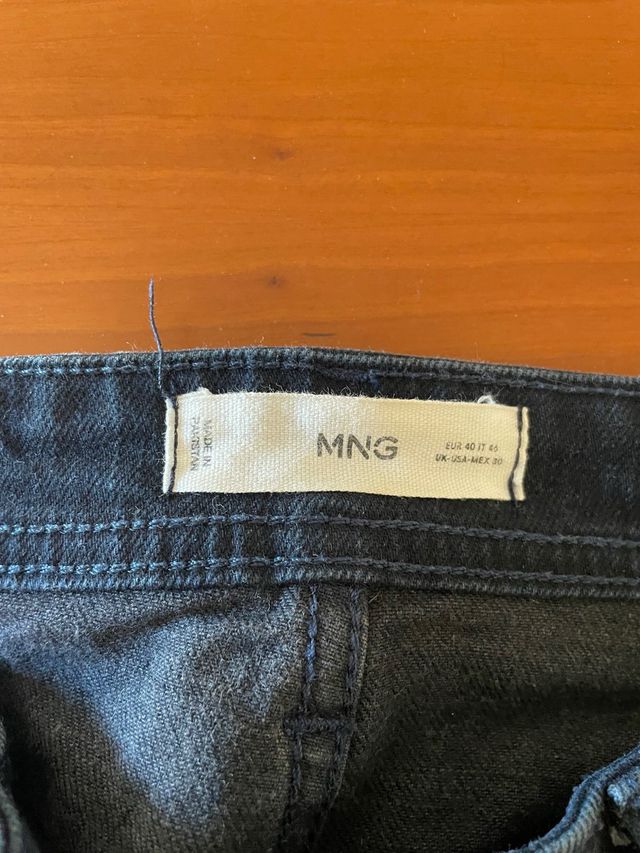 Pantalon vaquero Mango
