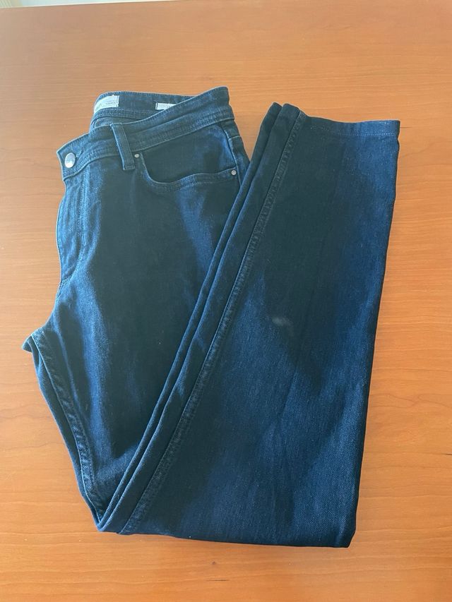 Pantalon vaquero Mango