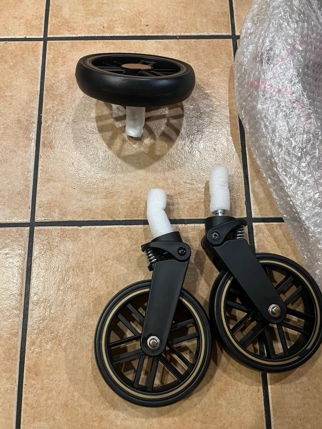 Piezas para silla paseo MoMi ESTELLE 