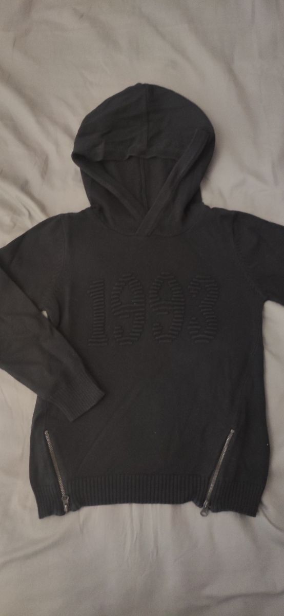 Maglioncino con cappuccio leggero