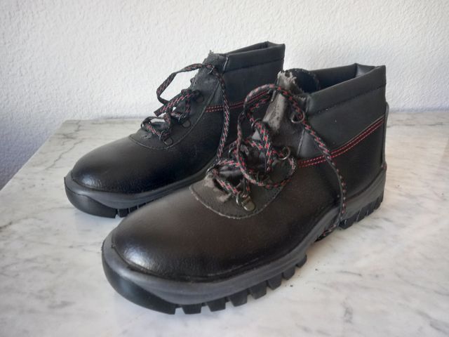 Zapatos o botas de seguridad N° 41 en negros