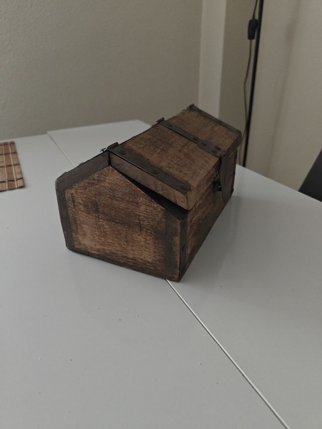 Mini baúl retro de madera artesanal
